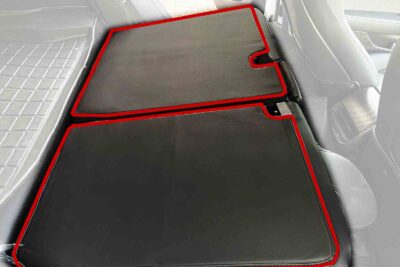 Modèle 3_Tapis de protection des sièges arrière et du coffre (2 pièces)