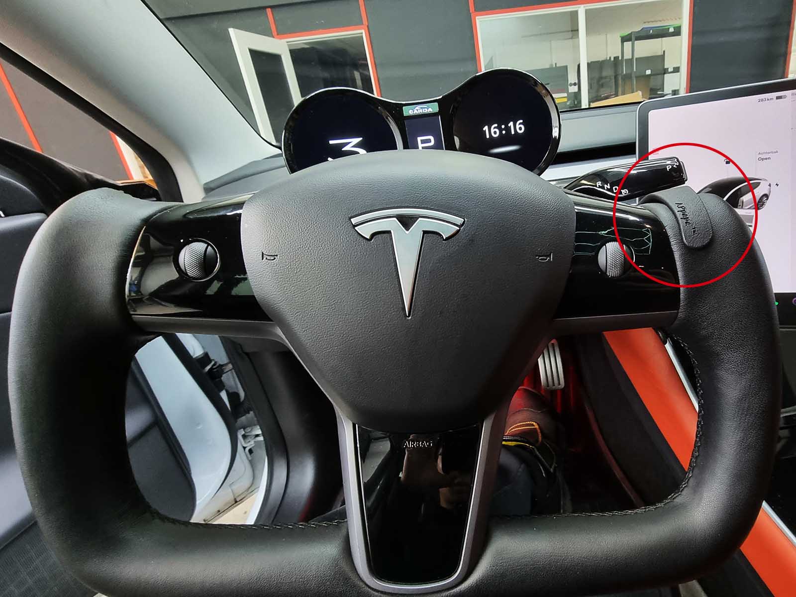 Tesla Model 3 und Model Y: Lenkrad-Gegengewicht, Autopilot-Buddy - Plugear