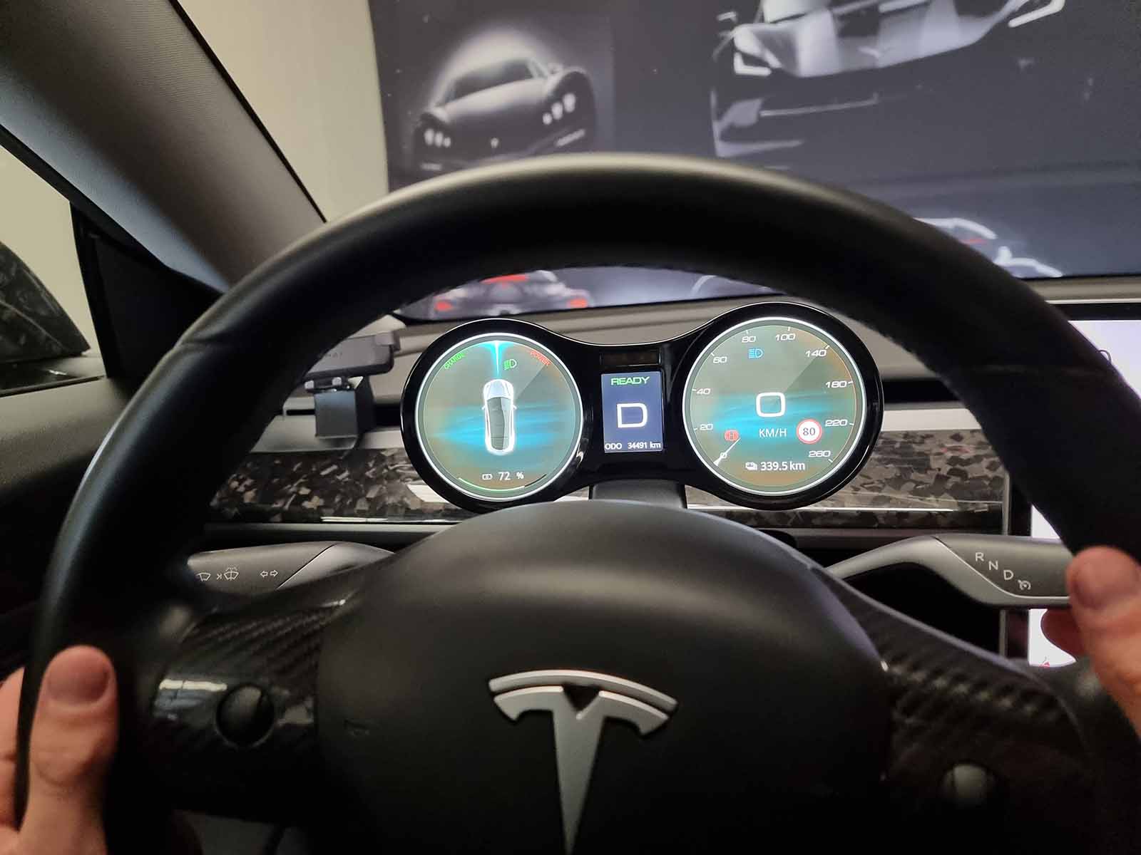 Tesla Model 3 und Model Y: LCD-Display/HUD für das Armaturenbrett - Plugear