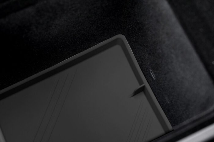 mh352_Tesla Model 3 (2024 Highland)_Armrest Storage Mat (Premium Silicone Rubber)
