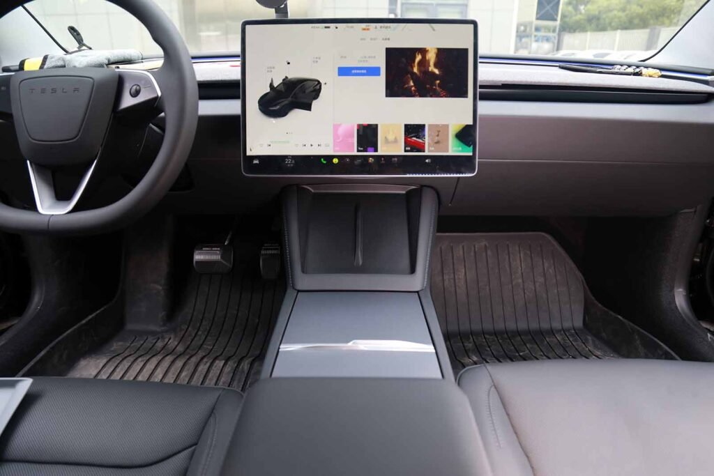Tesla Model 3 (2024 Highland)/Tesla Model Y 2025_Juniper: Wireless Charging Pad Mat - product gallery image 1