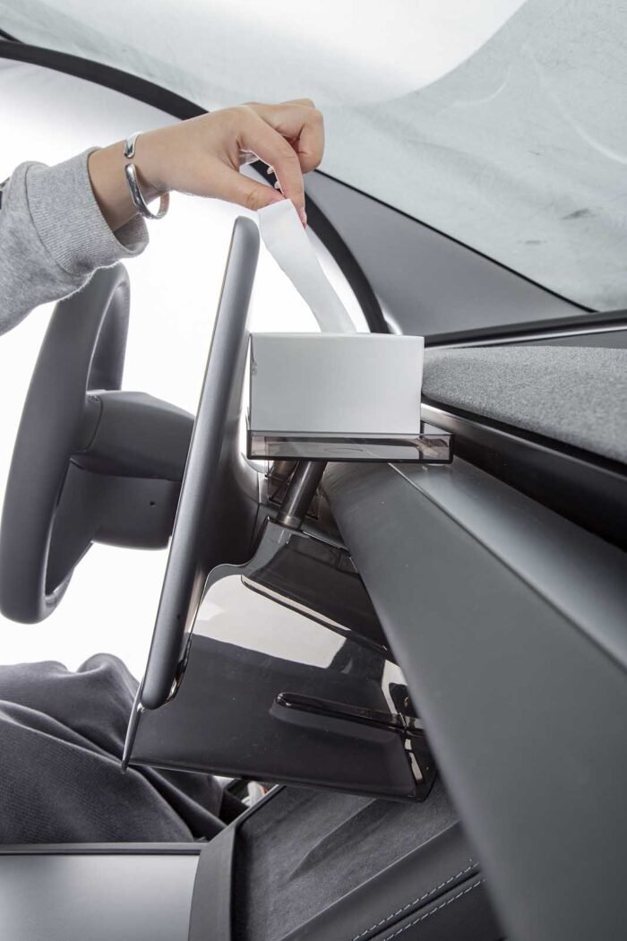 mh363_Tesla Model 3 (2024 Highland)_Behind Screen Organizer & Under Screen Storage Tray6