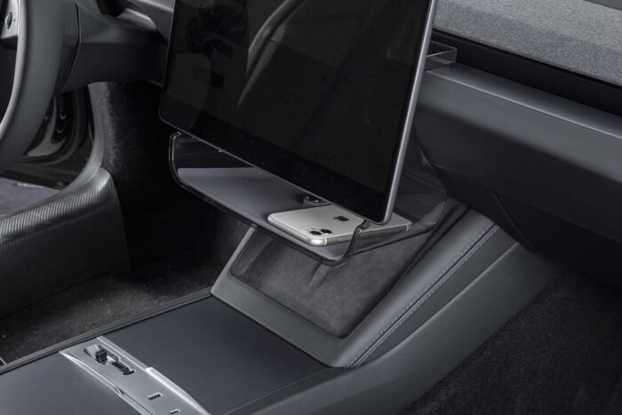 mh363_Tesla Model 3 (2024 Highland)_Behind Screen Organizer & Under Screen Storage Tray6