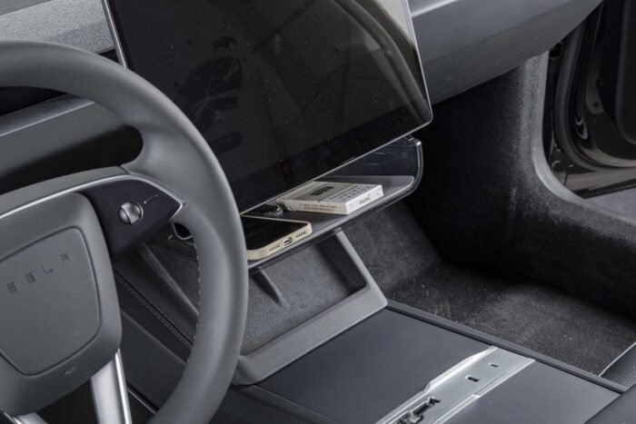 mh363_Tesla Model 3 (2024 Highland)_Behind Screen Organizer & Under Screen Storage Tray6